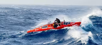 Фёдор Конюхов на весельной лодке