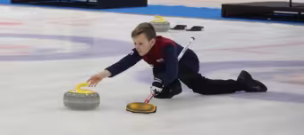 Соревнование по керлингу на Сахалине