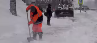 Коммунальные службы на расчистке Южно-Сахалинска