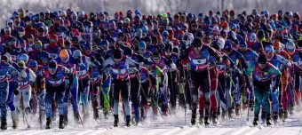 Старт лыжников на XXVI международном лыжном марафоне, посвященном памяти И.П. Фархутдинова