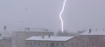 Молния днем