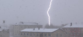 Молния днем
