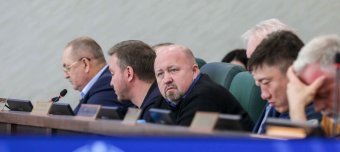 Депутаты Сахалинской областной Думы на заседании