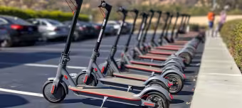 Электросамокаты на парковке