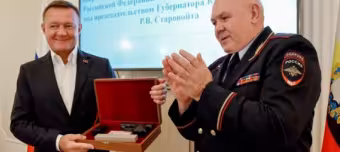 Роман Старовойт (слева) (Фото: Администрация Курской области)