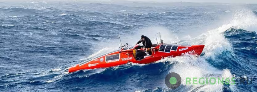 Фёдор Конюхов на весельной лодке