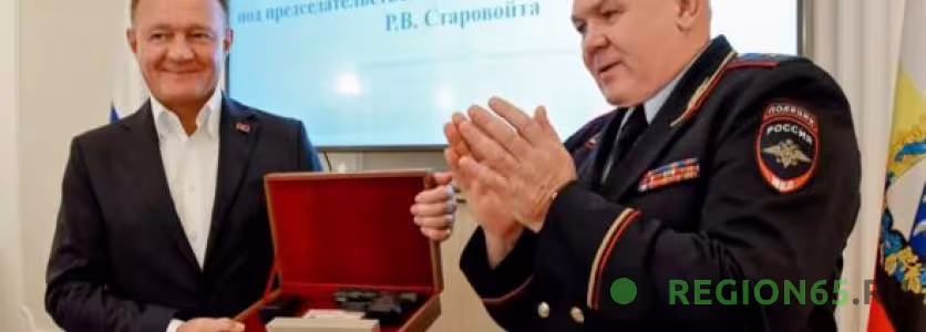 Роман Старовойт (слева) (Фото: Администрация Курской области)
