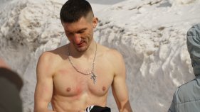 Попытки взятия столба на Масленице в Южно-Сахалинске 2025г.